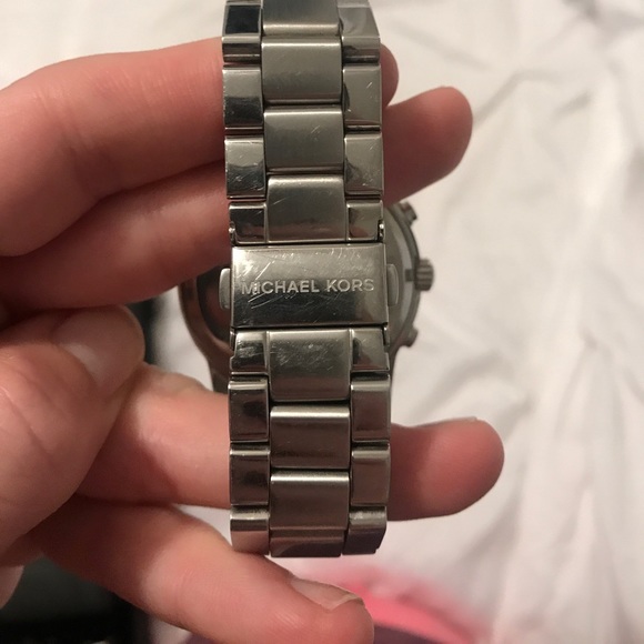 Sliver micheal kors watch - Picture 2 of 5